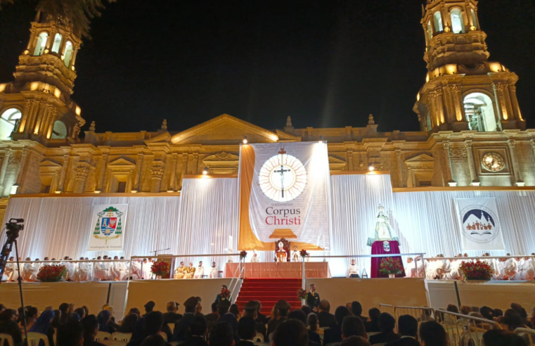 Miles de fieles participaron en la celebración del Corpus Christi en Arequipa