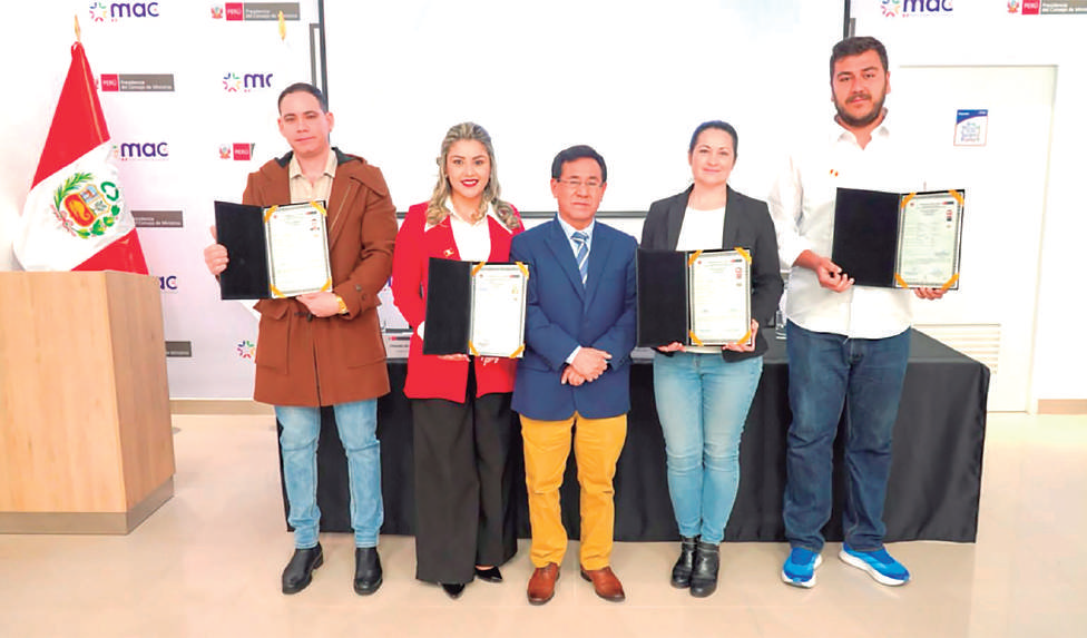 Cinco extranjeros adquieren nacionalidad peruana tras establecerse en la ciudad imperial