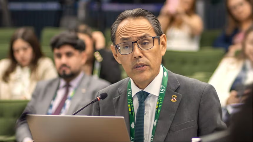 Domínguez Haro juró como nuevo presidente del Tribunal Constitucional