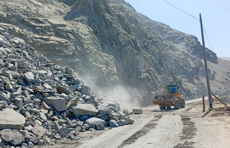 Nuevo derrumbe en Atico expone riesgo permanente en la Panamericana Sur