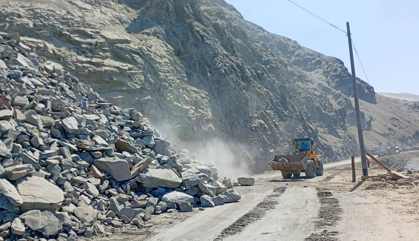 Nuevo derrumbe en Atico expone riesgo permanente en la Panamericana Sur