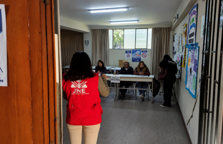 Detienen a personero por sustraer 261 cédulas de sufragio