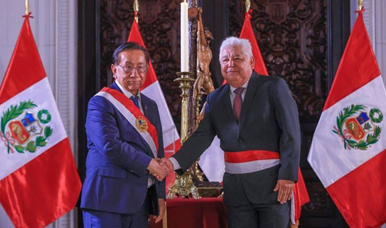 Presidente Balcázar toma juramento a nuevo ministro de Comercio Exterior y Turismo