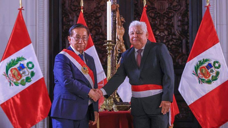 Presidente Balcázar toma juramento a nuevo ministro de Comercio Exterior y Turismo