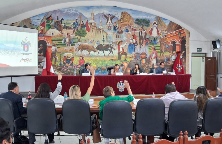 Aprueban licencia sin goce de haber para Ruccy Oscco y tres regidores