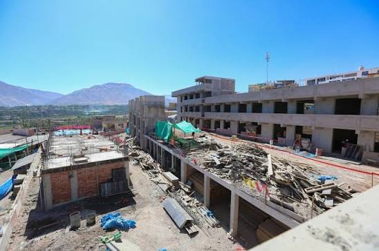 GRA entrega colegio en Characato con obra aún inconclusa y 71% de avance físico