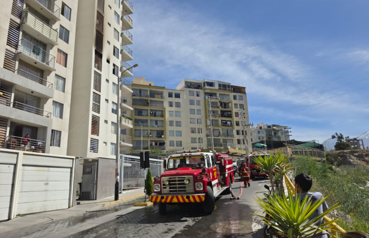 Incendio obliga a evacuar edificio en Miraflores