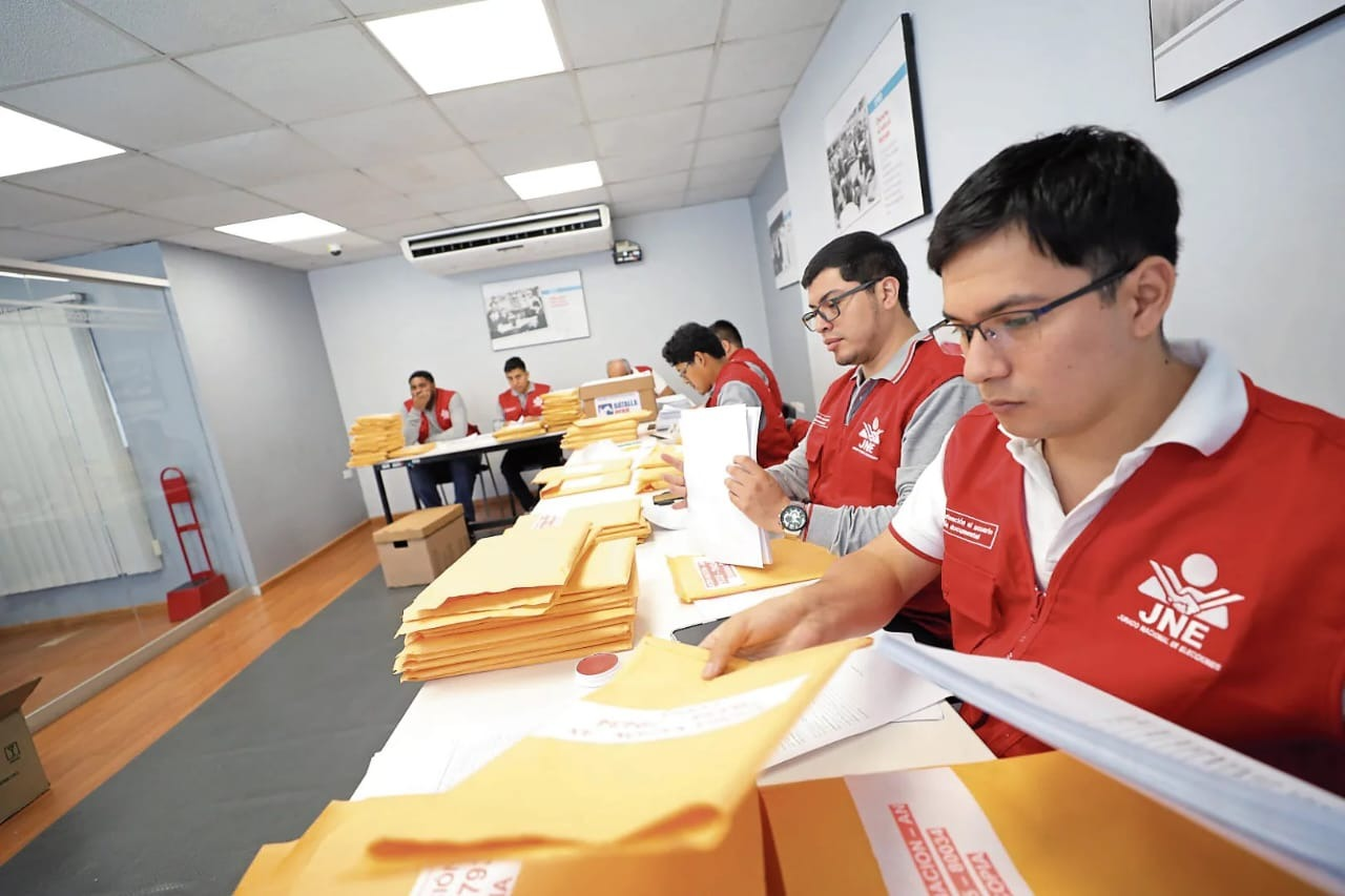 Arequipa cerró inscripción con 15 listas al GRA y 20 a la MPA