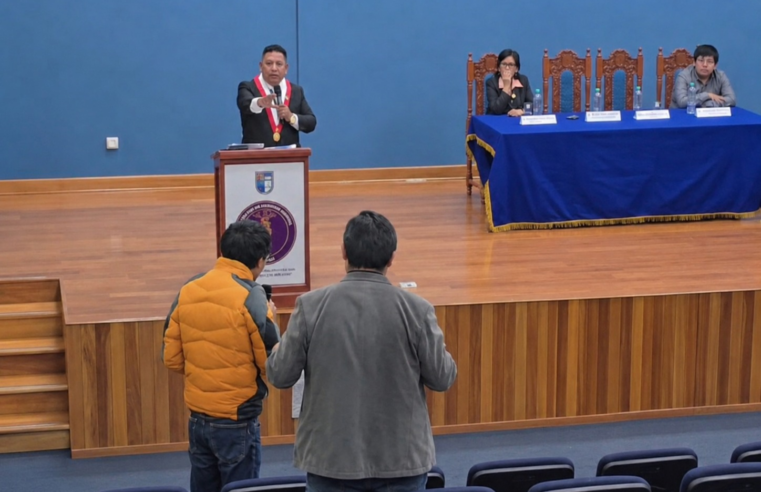 Estudiantes dejaron solo a Esdras Medina en Huaraz