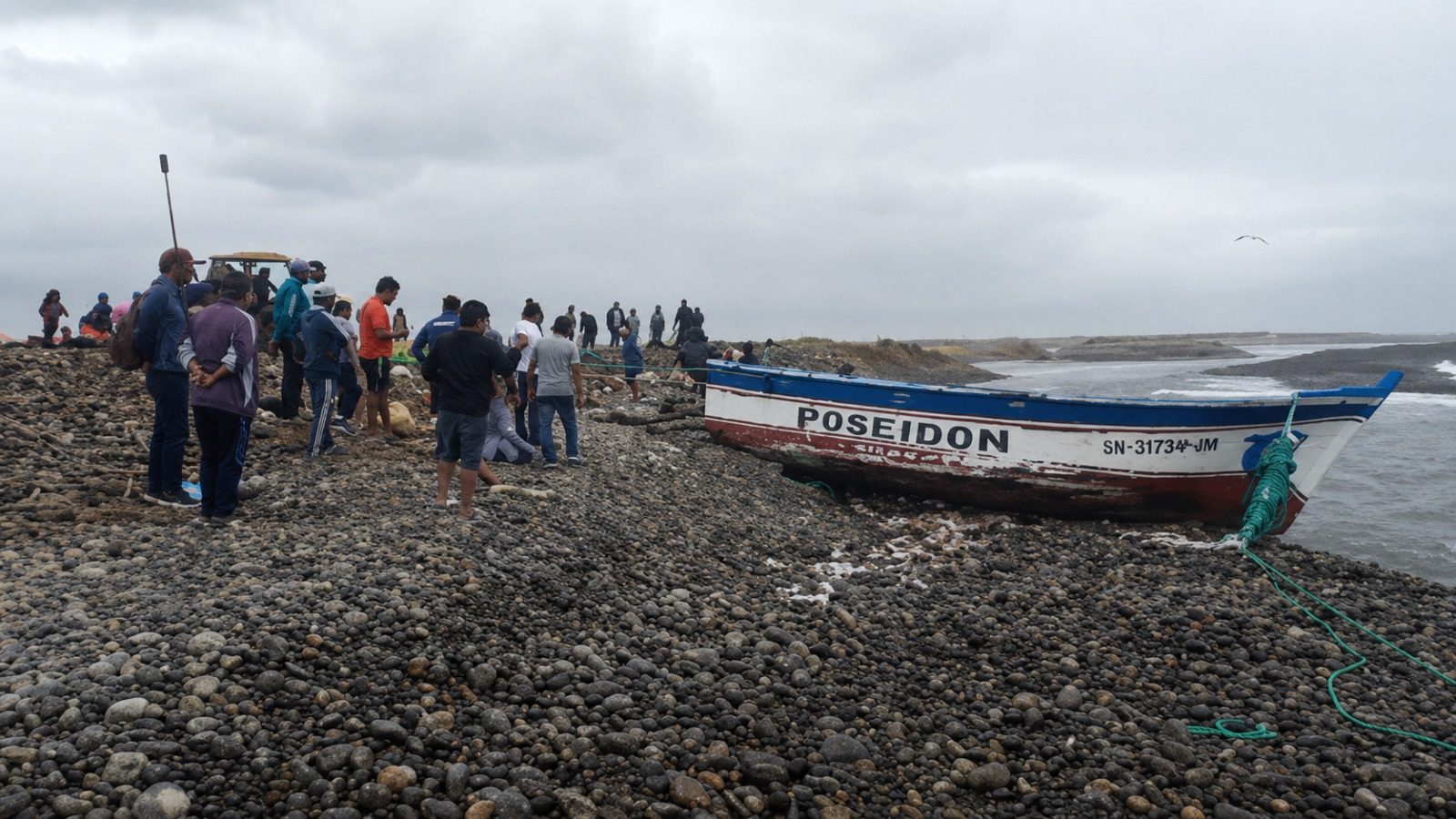 Naufragio dejó dos pescadores desaparecidos en Camaná