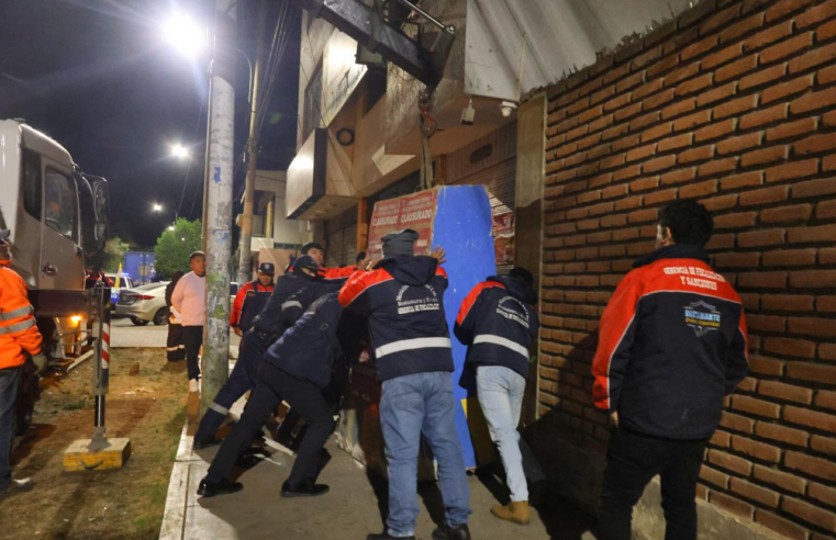 Clausuran establecimiento nocturno en operativo de fiscalización en la avenida Dolores