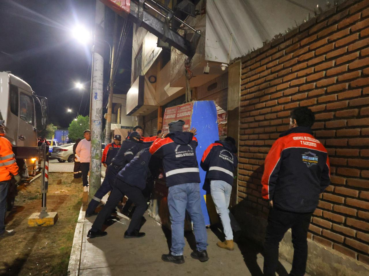Clausuran establecimiento nocturno en operativo de fiscalización en la avenida Dolores