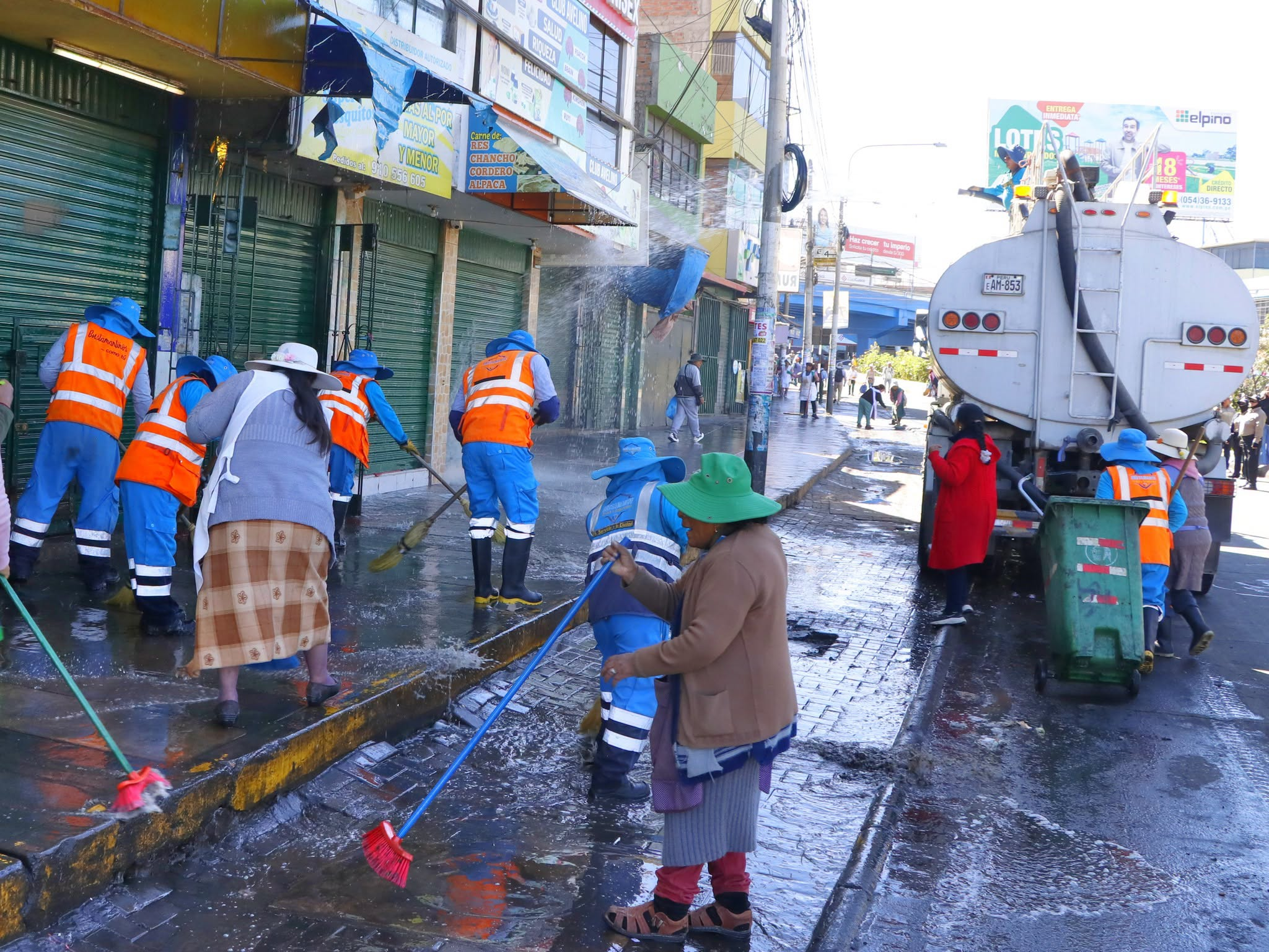 Intensifican limpieza y desinfección en la plataforma Andrés Avelino Cáceres