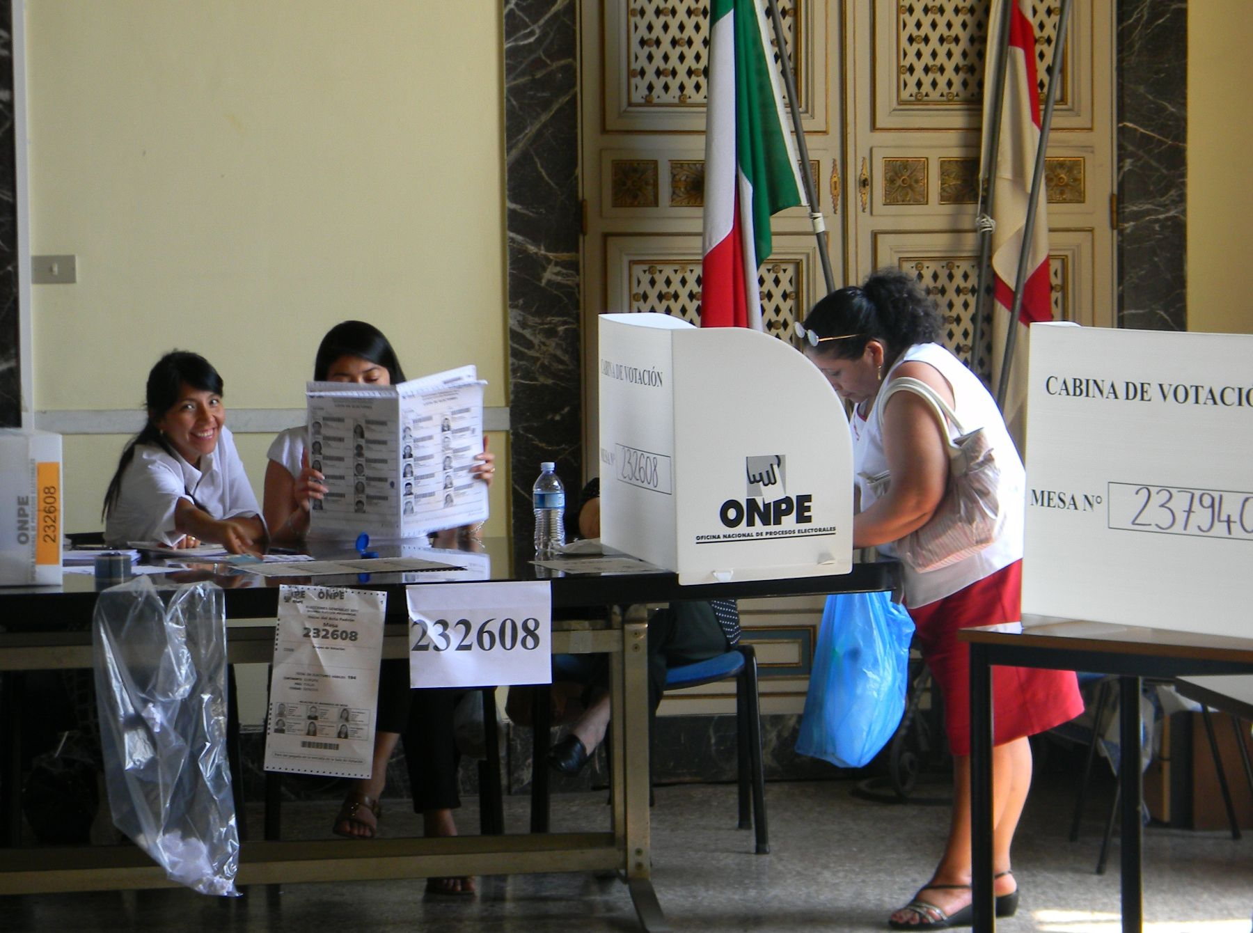 ¿Cómo votaron los peruanos en el exterior en la segunda vuelta?