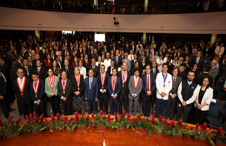 JNE entregó credenciales a senadores y parlamentarios andinos para el 2026-2030