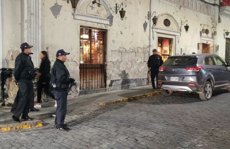 En operativo conjunto cierran dos establecimientos nocturnos en el Cercado