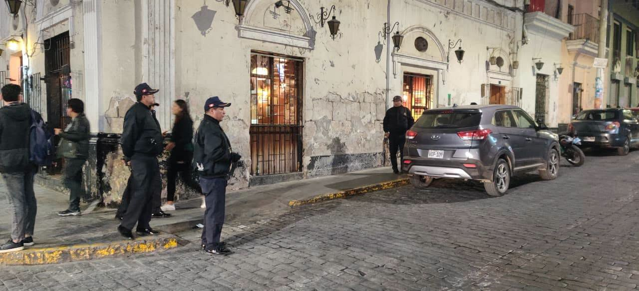 En operativo conjunto cierran dos establecimientos nocturnos en el Cercado