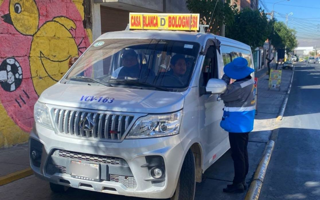 Loncheritas tampoco bajarán el precio de pasajes y plantean resolver contratos SIT