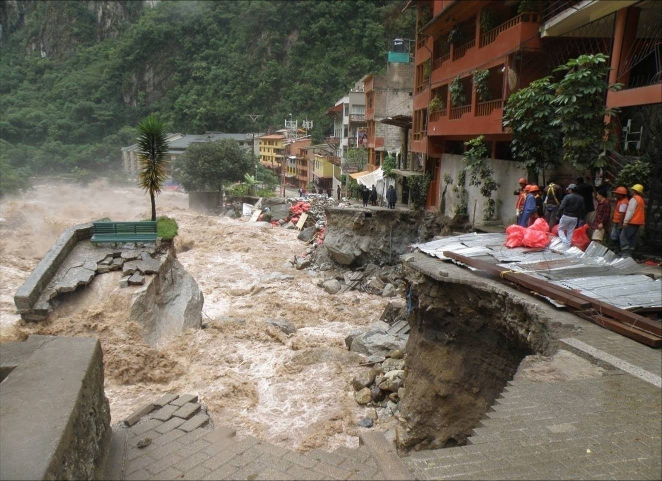 Gobierno alista S/ 400 millones para atender inundaciones y sequías