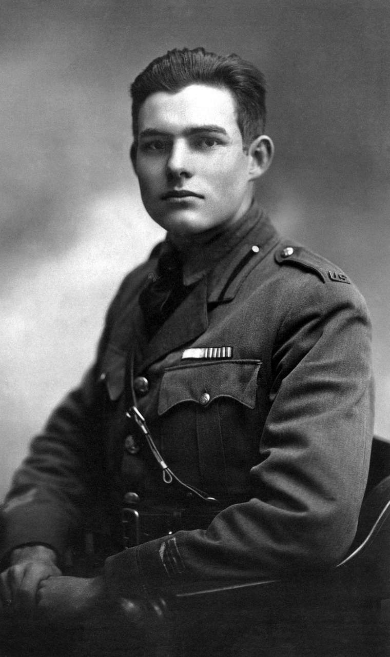 Hemingway con café caliente