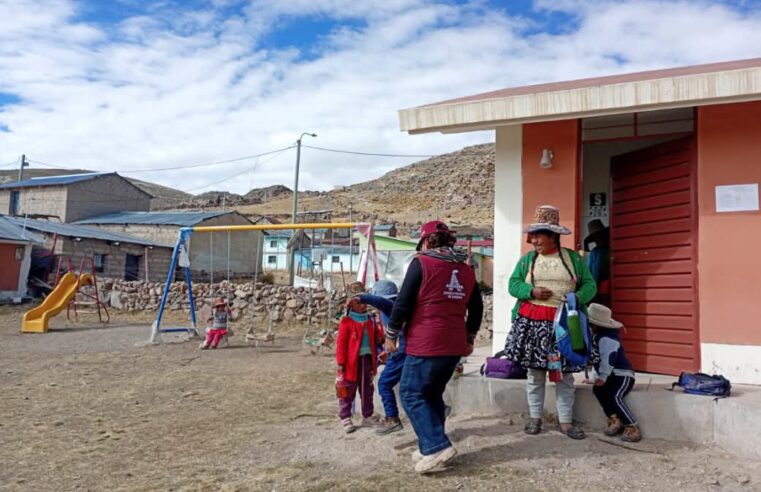 Escolares de Huaracopalca estudian con intenso frío, el hacinamiento y el riesgo eléctrico