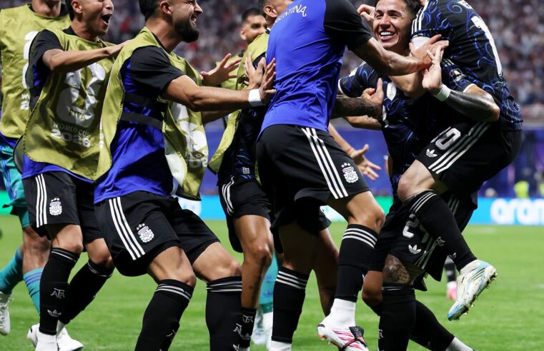 Argentina le dio vuelta a Inglaterra, Messi en su tercera final