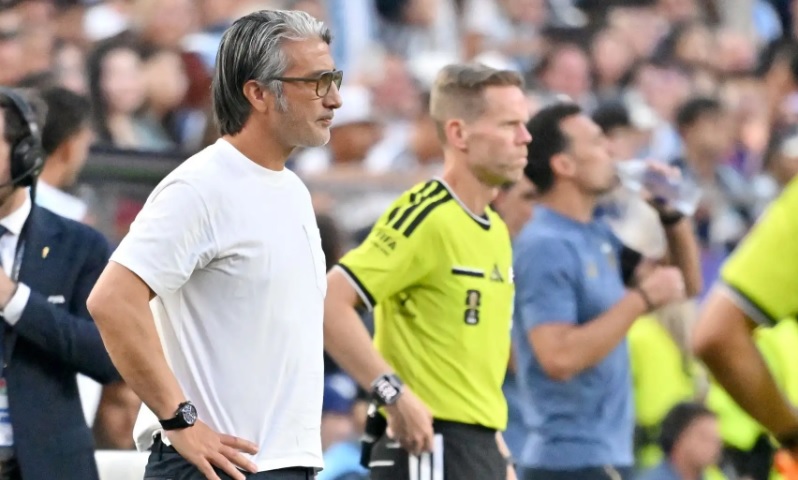 Suiza jugó contra Argentina, el árbitro y el VAR