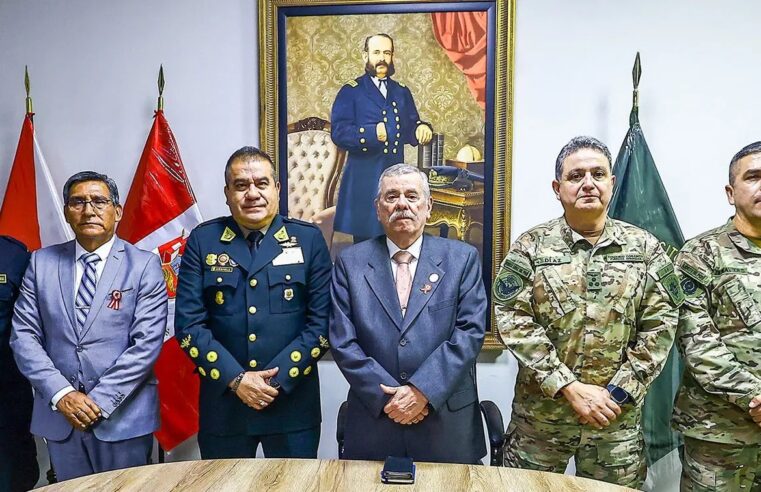 Rospigliosi defiende derechos de policías y militares, y respalda ley