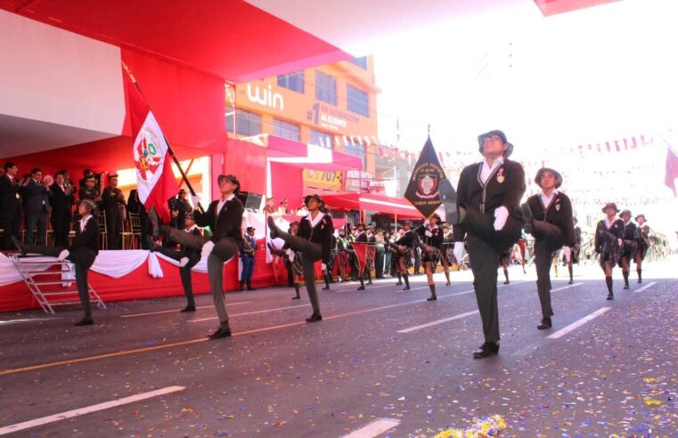 Escolares demostraron fervor por su colegio y patria en la avenida Kennedy