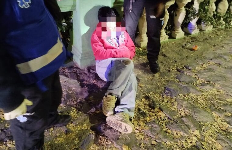Serenos rescatan a adolescente en estado de ebriedad