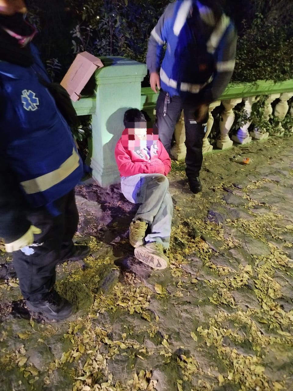 Serenos rescatan a adolescente en estado de ebriedad