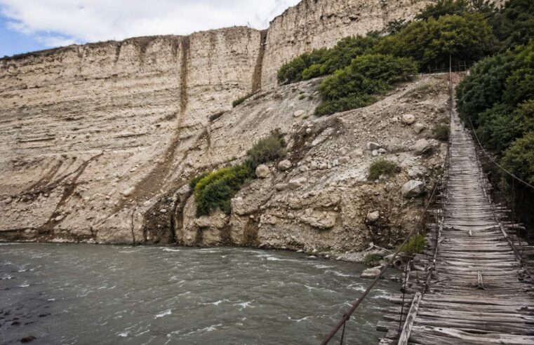 Centenario puente colgante de Acoy en riesgo por filtraciones de agua