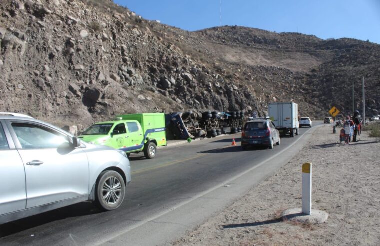 Com S/ 1 100 se multa el arrojo de basura en la carretera Arequipa-Puno, pero el municipio sigue sin sancionar