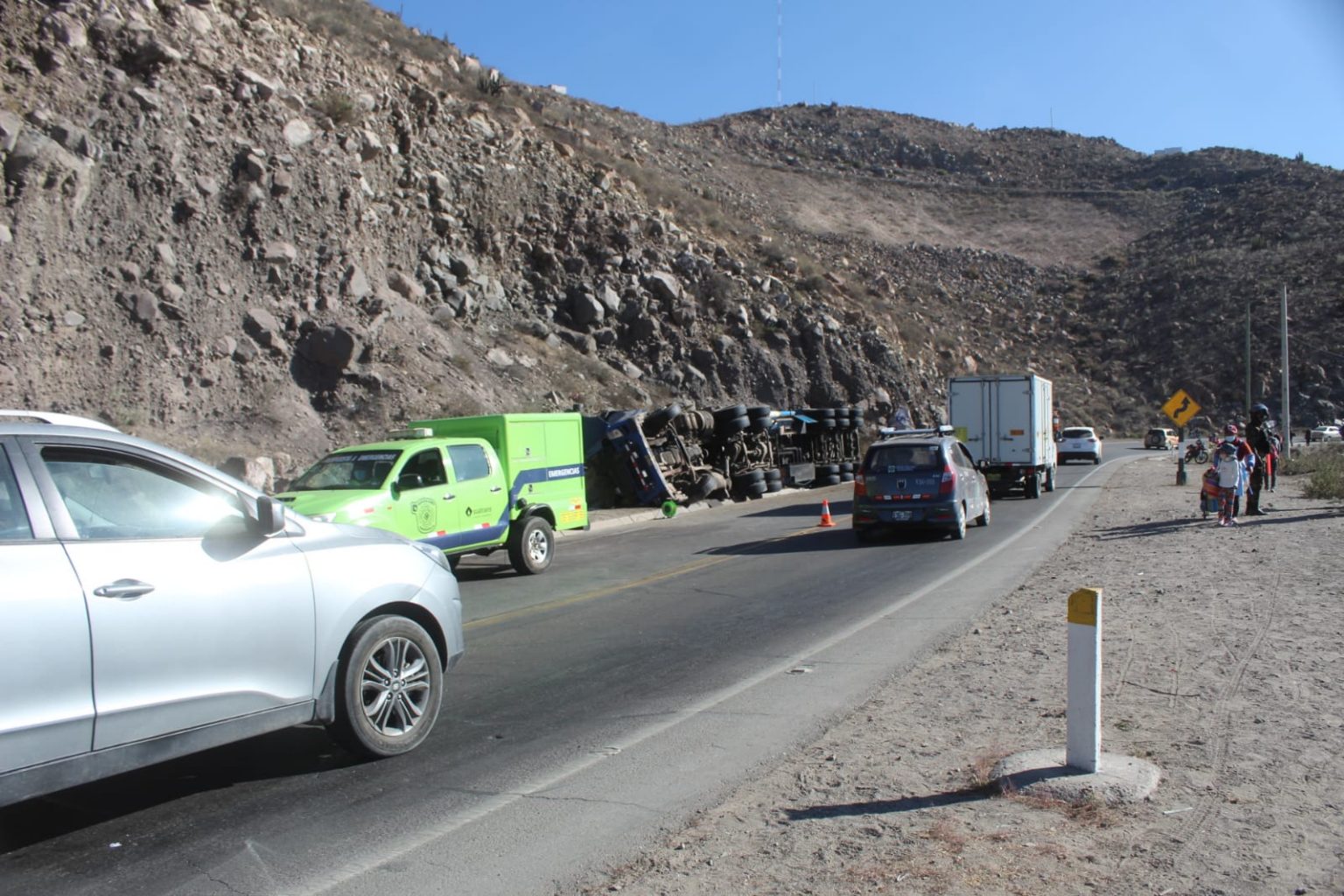 Com S/ 1 100 se multa el arrojo de basura en la carretera Arequipa-Puno, pero el municipio sigue sin sancionar
