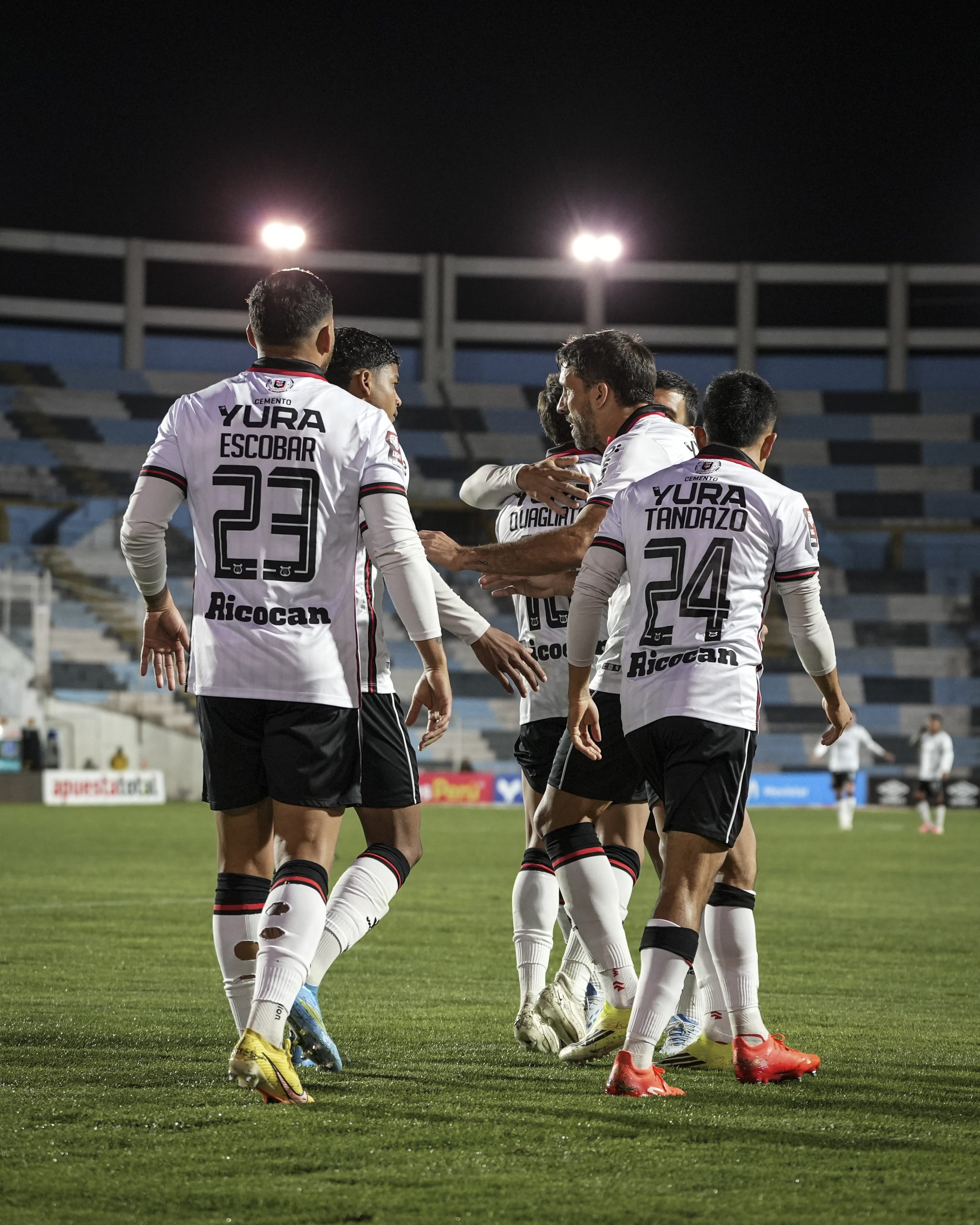 FBC Melgar y Universitario toman la punta del Clausura
