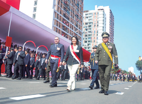 Presidenta Keiko Fujimori encabezó la Gran Parada y Desfile Cívico Militar por 205 aniversario