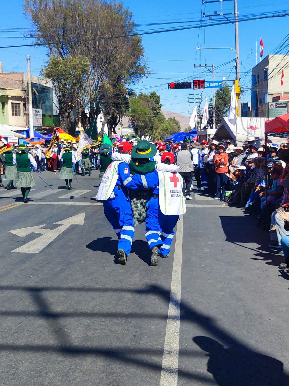 Más de 100 escolares fueron atendidos durante desfile