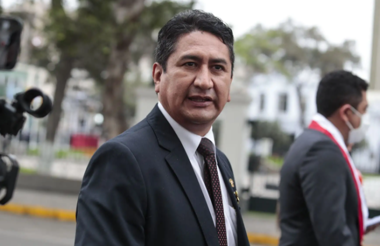 TC anula prisión preventiva de Cerrón, mientras Vizcarra seguirá en Barbadillo