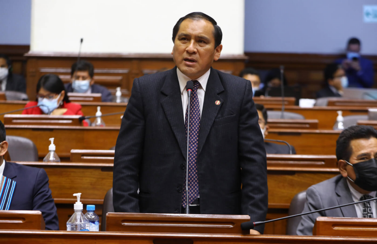 Ejecutivo oficializa designación de Flavio Cruz como ministro de Trabajo