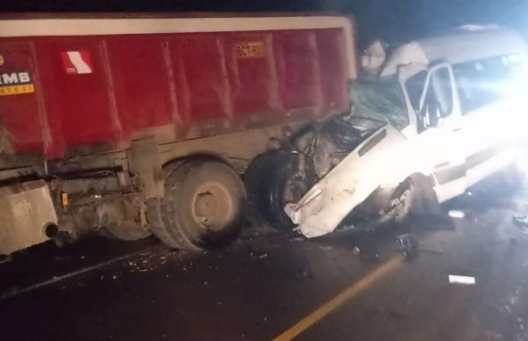 Trágico accidente en la vía Juliaca–Arequipa dejó cuatro fallecidos y trece heridos
