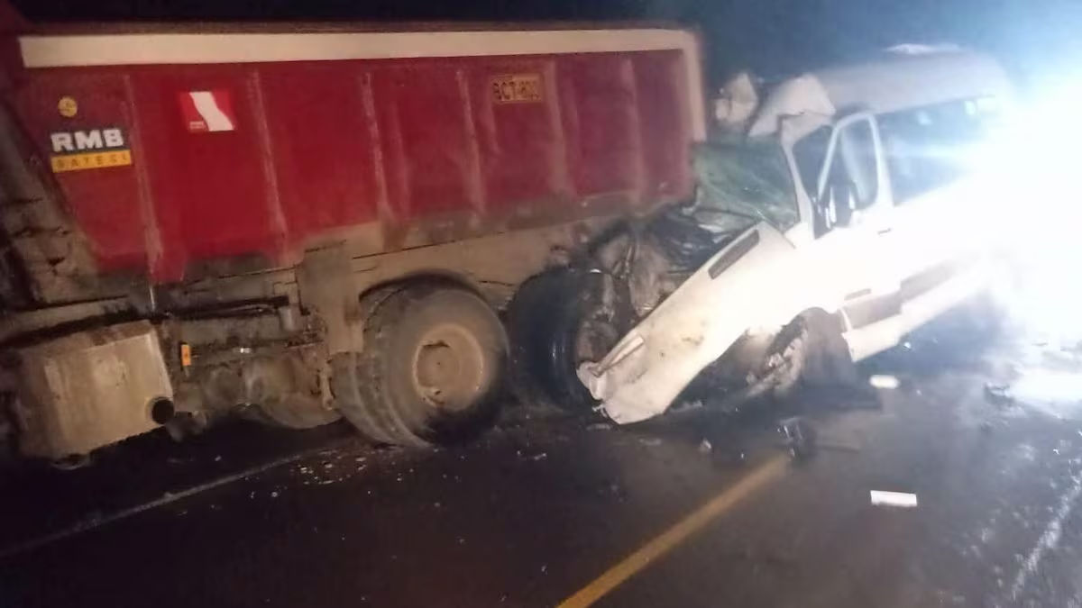 Trágico accidente en la vía Juliaca–Arequipa dejó cuatro fallecidos y trece heridos