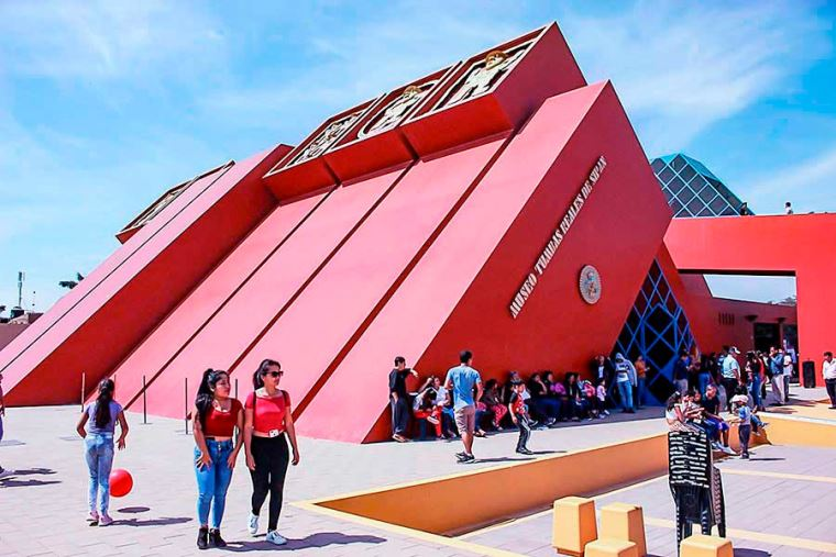 Delegación del Vaticano visita el Museo de Sipán previa llegada del papa León XIV