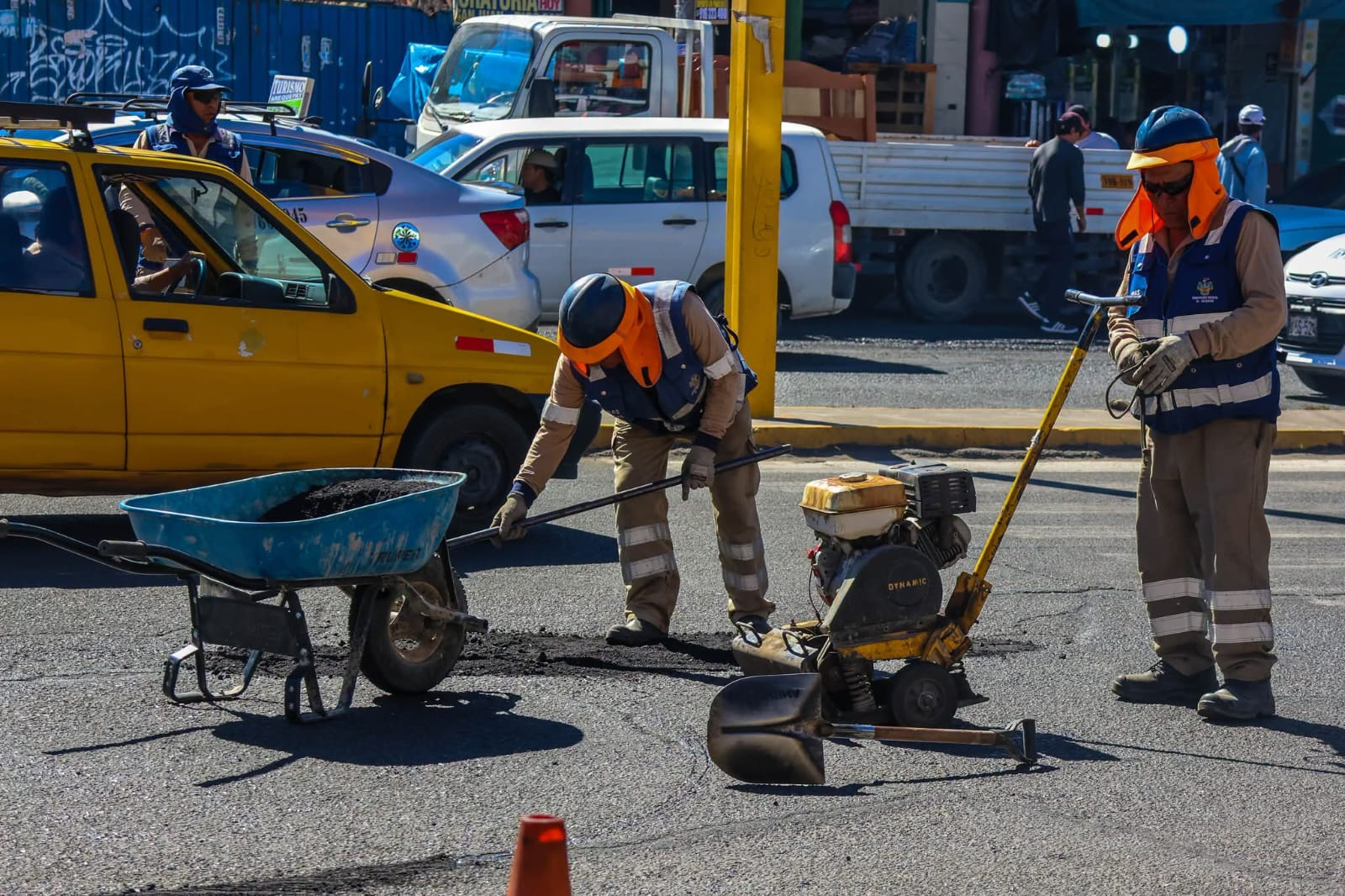 Municipalidad intensifica parchado de calles en Cercado