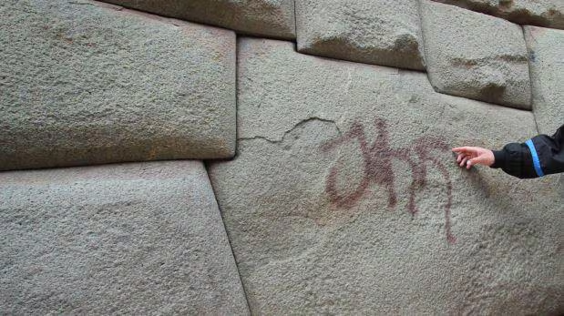 Vandalizan muros incas en el centro histórico de Cusco y capturan a dos
