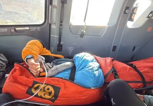 Rescatan con vida a guía y turista tras avalancha en el Huascarán