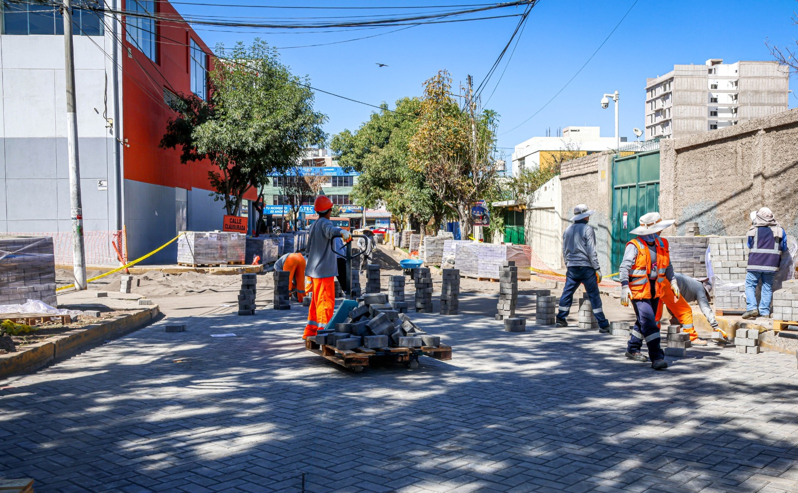 Adoquinado de la calle Fernández Dávila alcanza 85 por ciento de avance