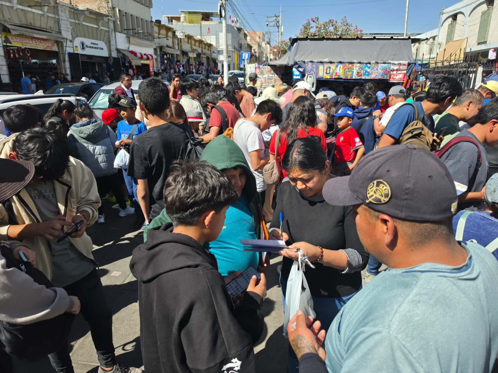 Coleccionistas de álbumes en Arequipa juegan una final aparte