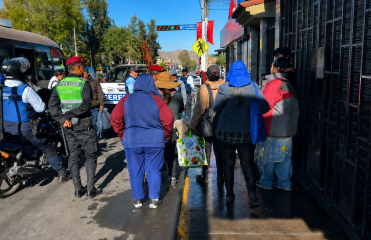 Revendedores agreden a padres por espacios para la Parada Militar