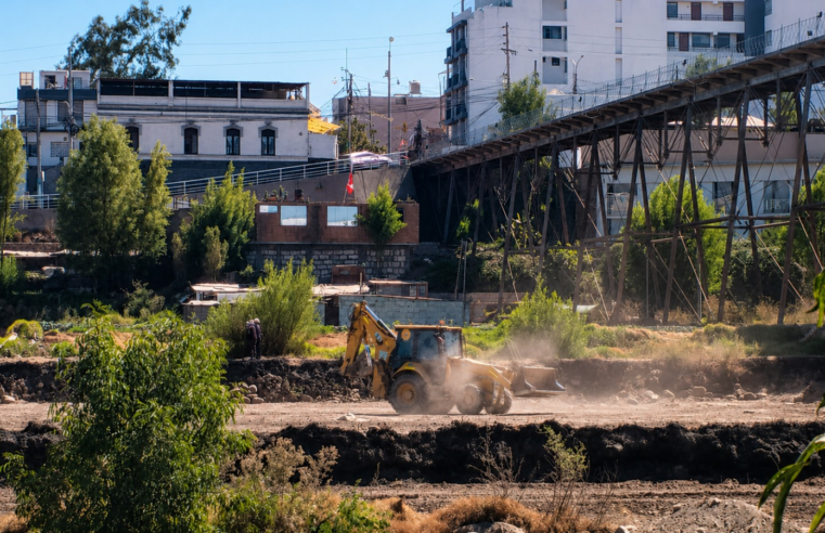 Excavaciones amenazan bases del histórico puente Fierro