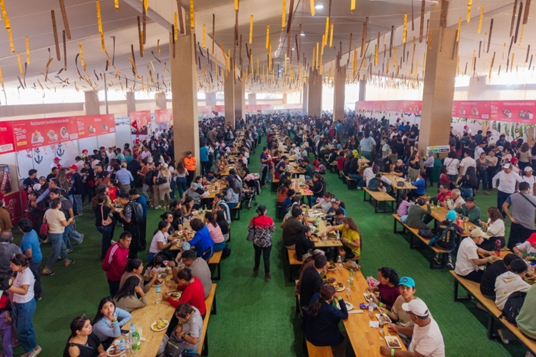 Perú Mucho Gusto recibió 30 000 visitantes en primer día y fortalece el turismo regional